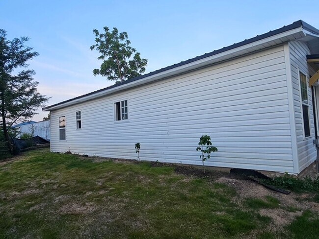 Building Photo - Maryville 37804 - Brand New 1 bedroom, 1 bath in the Heart of Maryville - Contact Troy Adams (865...