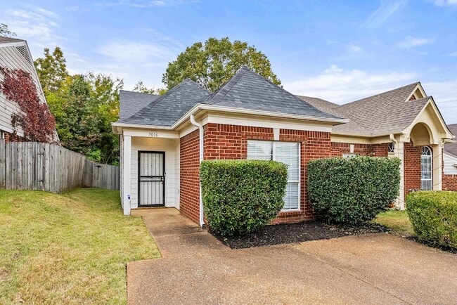 Primary Photo - 7016 S Estacada Way