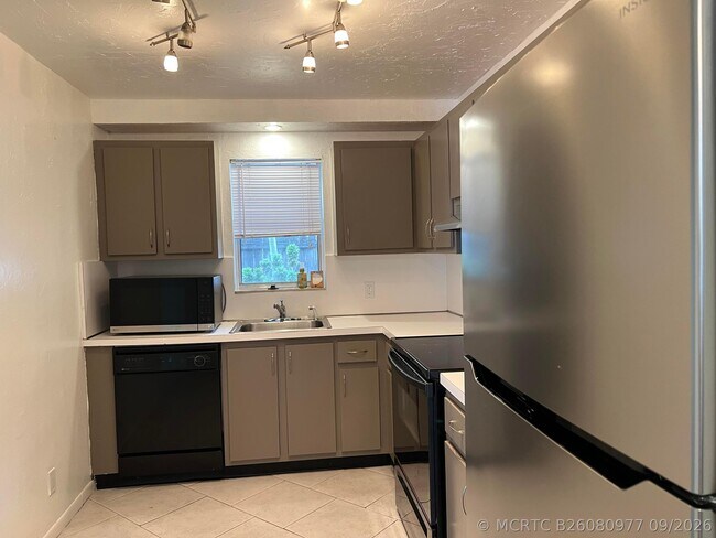 Building Photo - 6542 SW 41st St