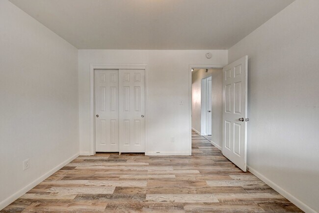 Building Photo - $1,885.00 - 4 Beds, 2 Bath, Duplex in Litt...