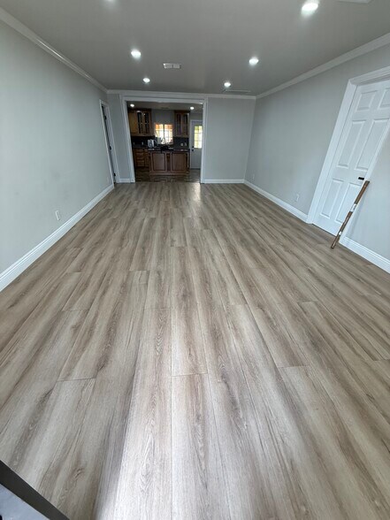 Living/dining room - 1125 Stanley Ave