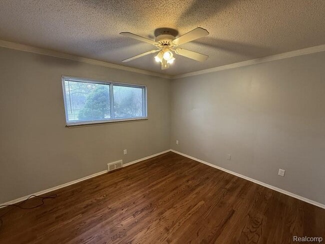 Building Photo - 34660 MacDonald Dr