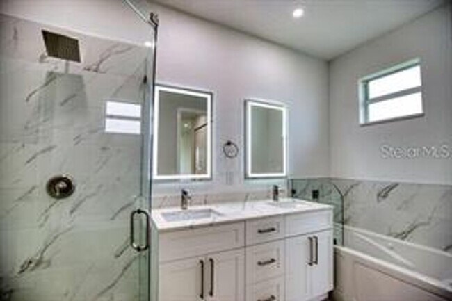 Building Photo - ANNUAL UNFURNISHED RENTAL located in Burnt...