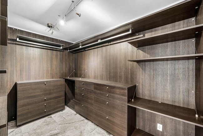 Building Photo - 2066 N Ocean Blvd