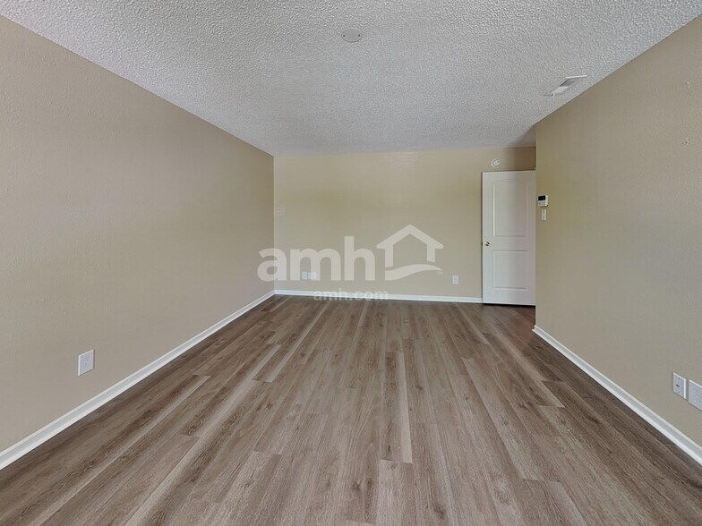 Building Photo - 10891 Albertson Dr
