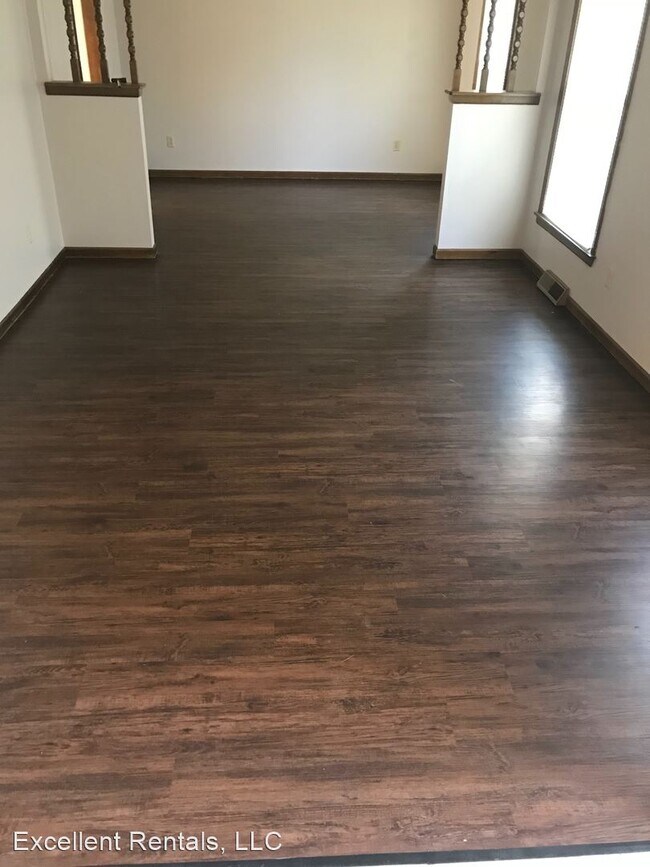 Building Photo - 4 br, 2 bath House - 503 NE Country Lane