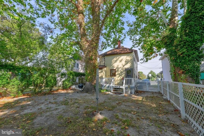 Building Photo - 220 Hazel Ave