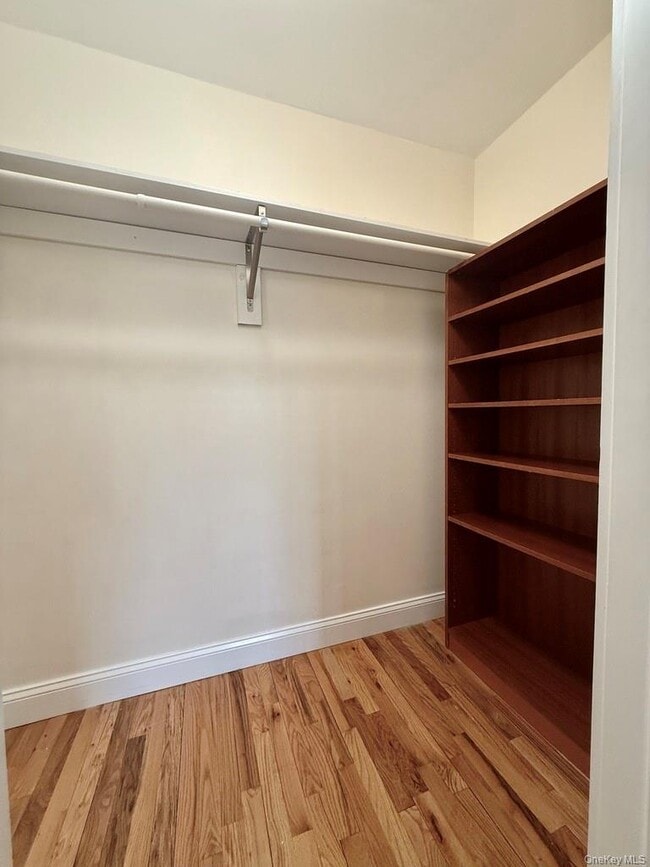 Building Photo - 2 E Main St