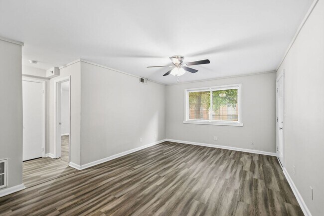 Building Photo - 1621 Line Cir