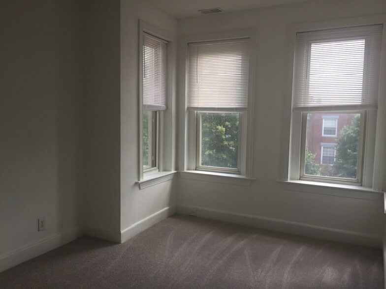 Living Room - 126 R St NE