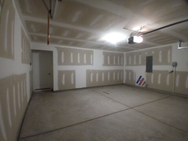 Building Photo - 70 Parkwood Ct