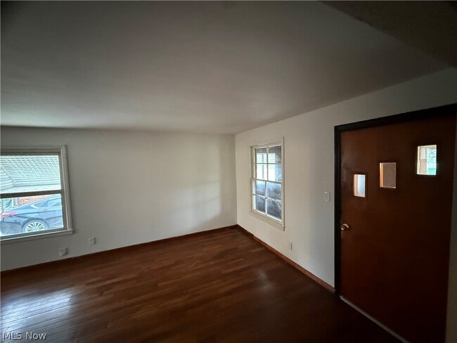 Building Photo - 1427 E 252nd St