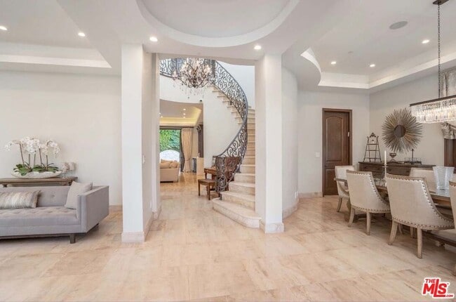 Building Photo - 329 Canon Dr