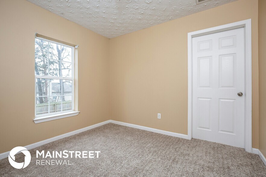 Building Photo - 403 Lake Forest Dr