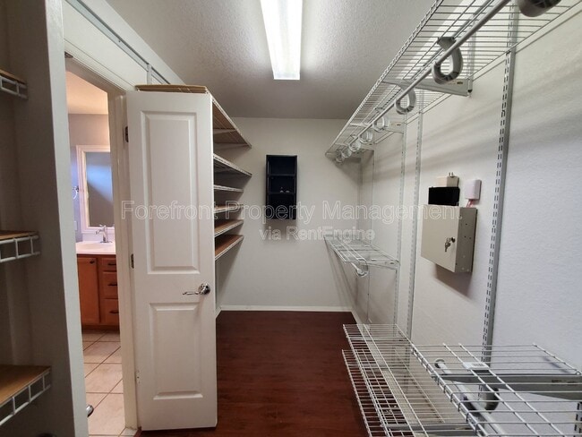 Building Photo - 555 Planters Pass