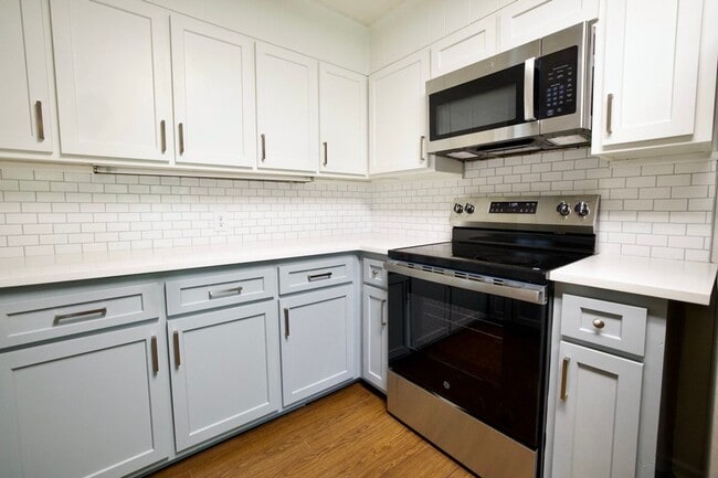 Building Photo - 1030 Cumberland Dr