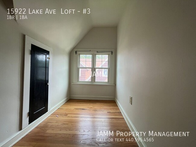 Building Photo - 15922 Lake Ave