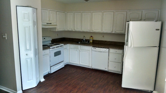 Building Photo - 2405 Walnut Ridge Dr