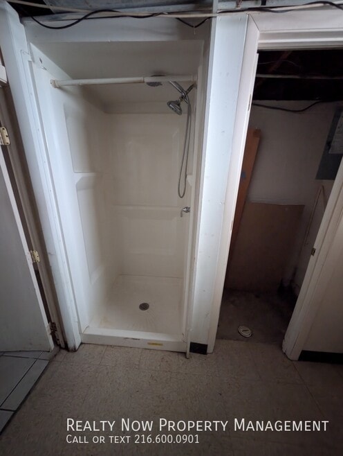 Building Photo - 13604 Oak Park Blvd