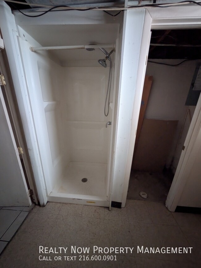 Building Photo - 13604 Oak Park Blvd