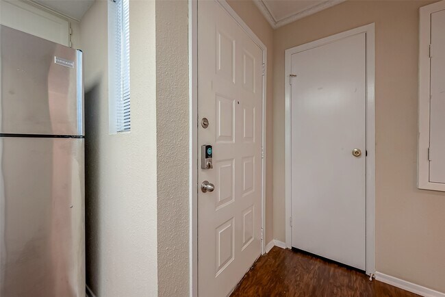 Building Photo - 14911 Wunderlich Dr
