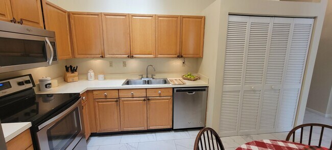 Building Photo - 701 Bannock Ln