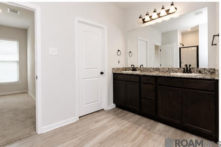 Building Photo - 13783 Fig Dr