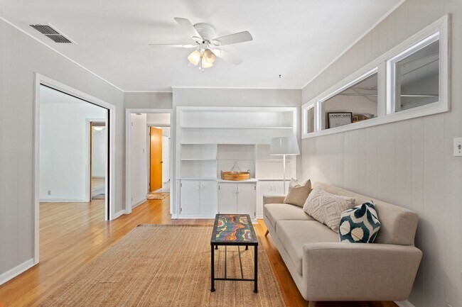 Building Photo - CONTEMPORARY HOME IN ALAMO HEIGHTS