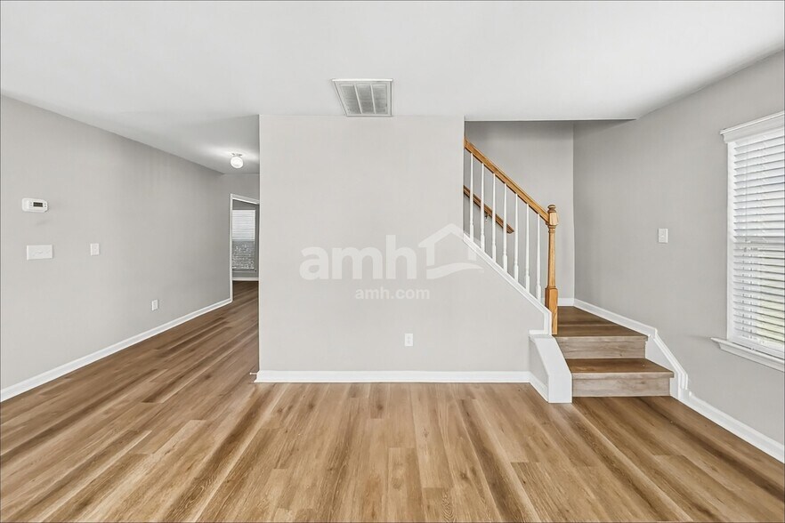 Building Photo - 10116 Hawkeye Dr