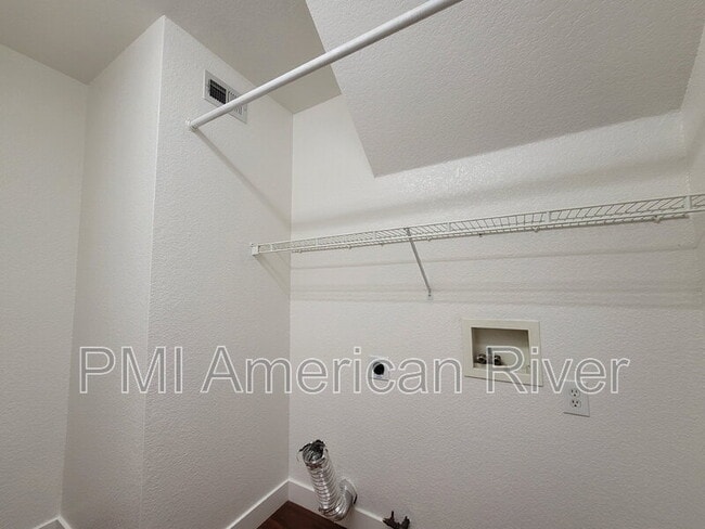 Building Photo - 1375 Pintail Way