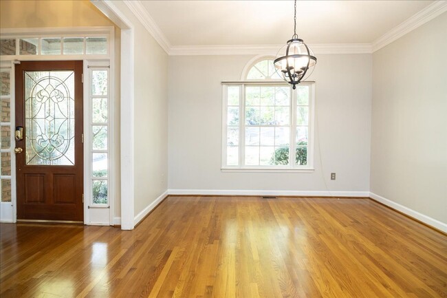 Building Photo - Spacious 4/3.5 in Highly Sought-After Buck...