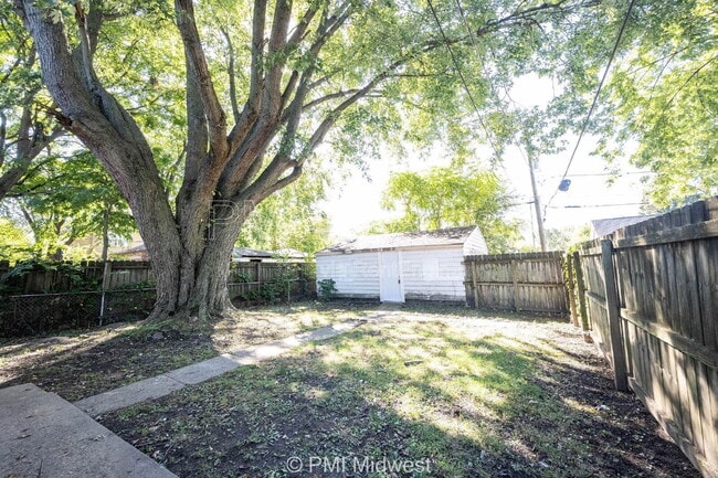 Building Photo - 2919 E New York St