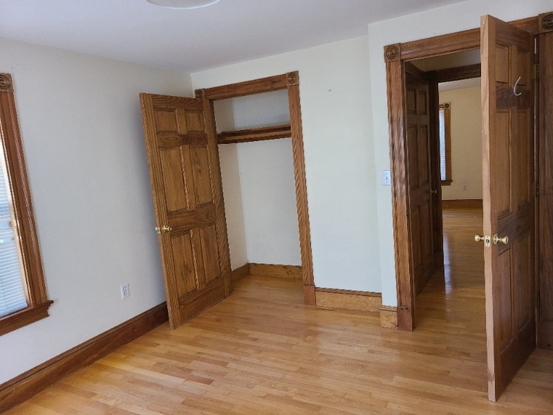 Building Photo - 152 Gore St