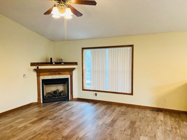 Building Photo - Half off Move In Month Rent!