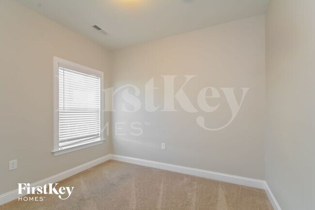 Building Photo - 143 Douglas Fir Pl