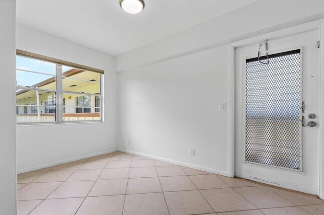 Building Photo - 74 Mansfield B