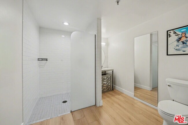 Building Photo - 700 Main St