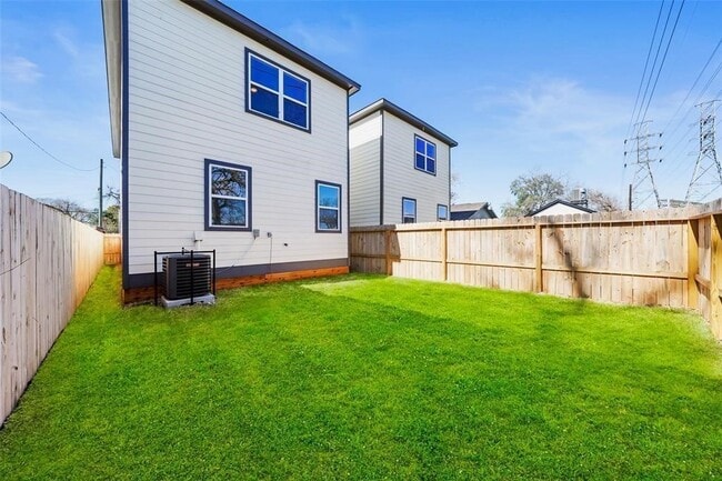 Building Photo - 5514 San Jose St