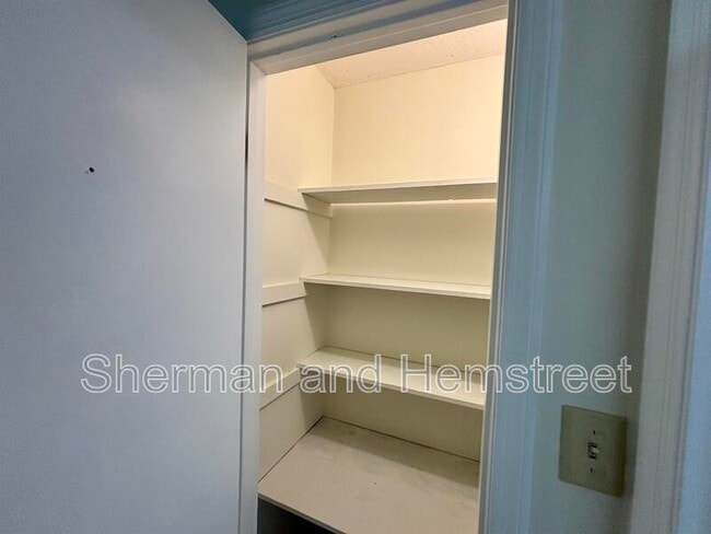 Building Photo - 210 Foxdale Dr