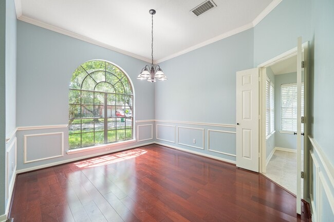Building Photo - 5827 Willow Park Dr