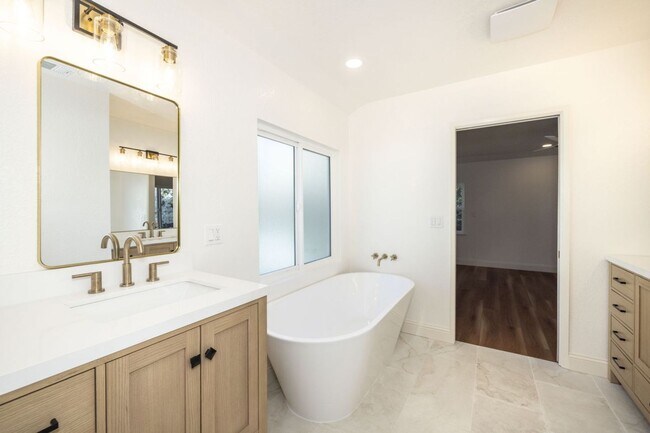 Building Photo - Executive Home With Remodeled Bathrooms + AC in Old Palo Alto