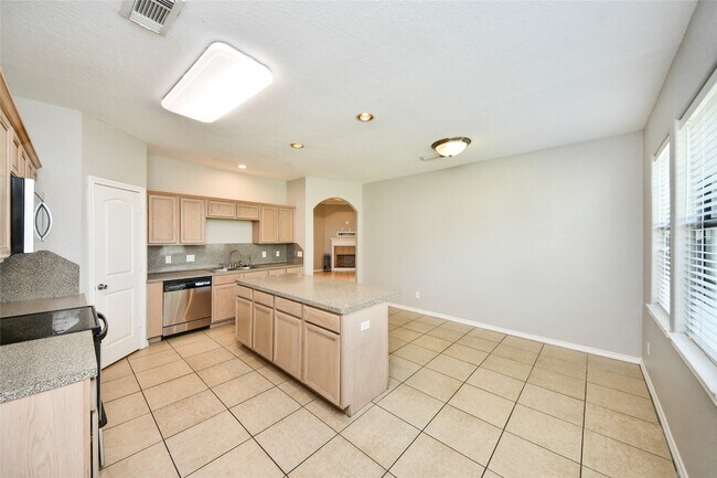 Building Photo - 11004 San Jacinto Dr