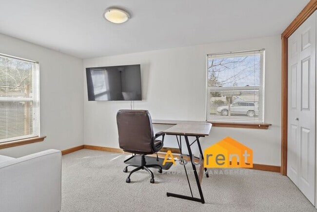 Building Photo - Amazing Fully Renovated Custom Furnished H...