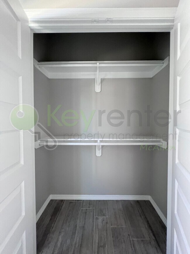 Building Photo - 1812 Redbud Ln