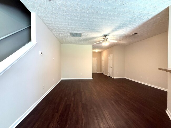 Building Photo - Welcome to this charming 3 bedroom, 2.5 ba...