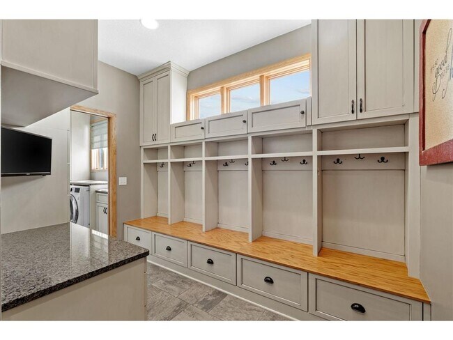 Building Photo - 6210 Deerwood Cir N