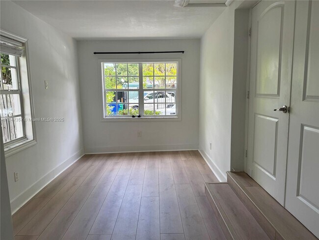 Building Photo - 2450 SW 19th Ave