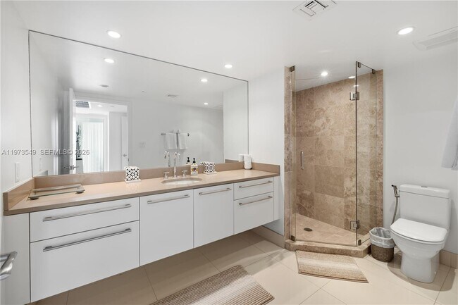 Building Photo - 6801 Collins Ave