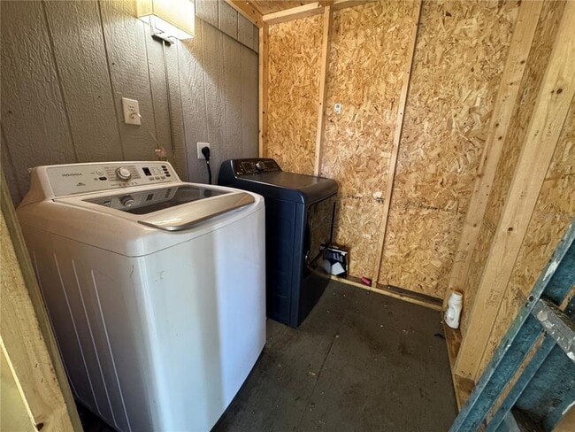 Building Photo - 1571 S Myrtle Ave