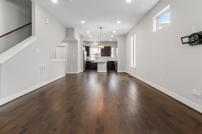 Building Photo - 719 Schwartz St